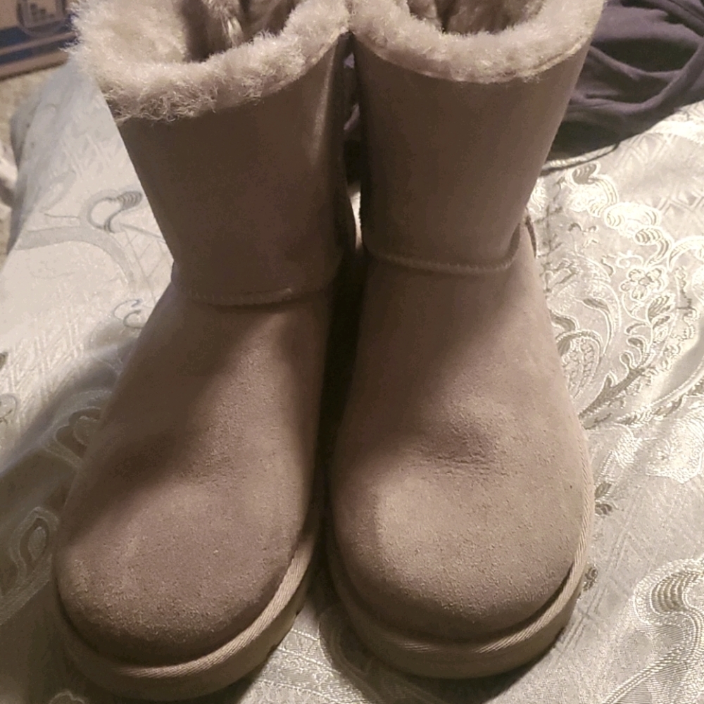 Uggs - image 3